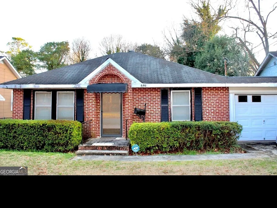 656 Villa Esta Ave