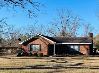 106 Corene Ave, Glennville, GA 30427