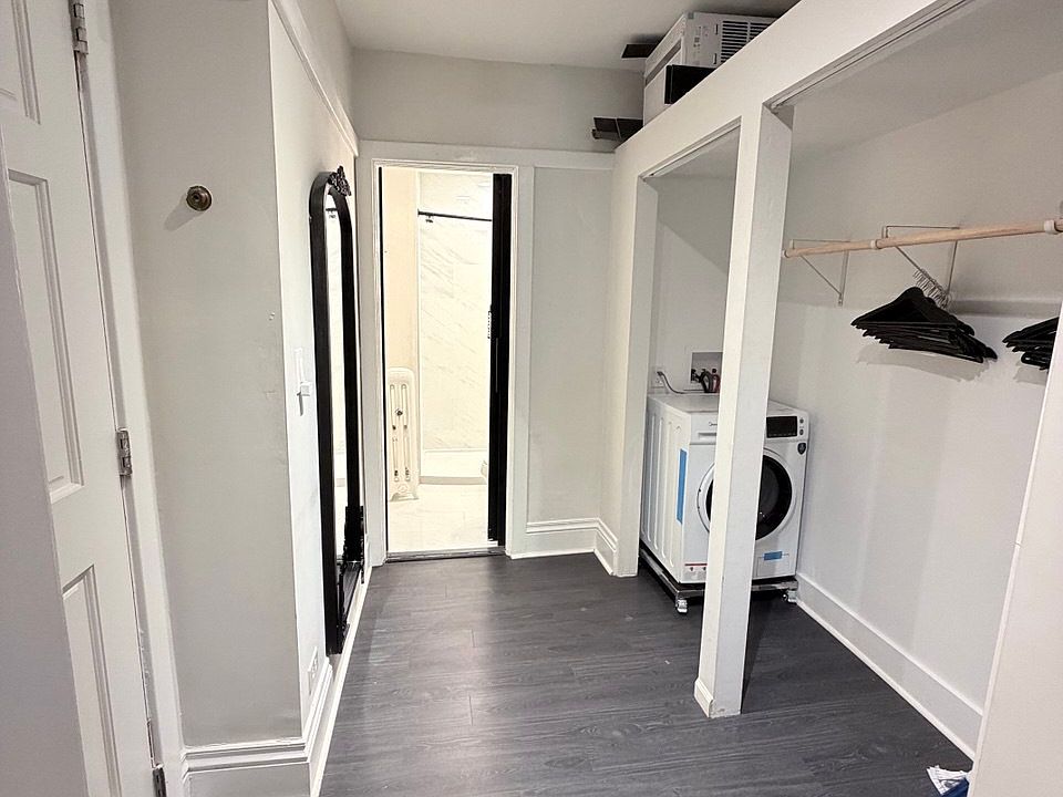 Entryway / Closet / In Unit Washer Dryer Combo