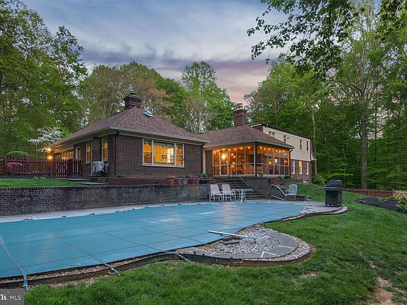 3rd image of 6608 Ladyslipper Ln