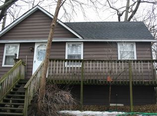 4901 Wildwood Dr, McHenry, IL 60051