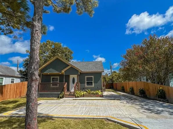 2326 34th Ave N, Texas City, TX 77590