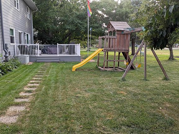 3rd image of 120 Woodbine Rd
