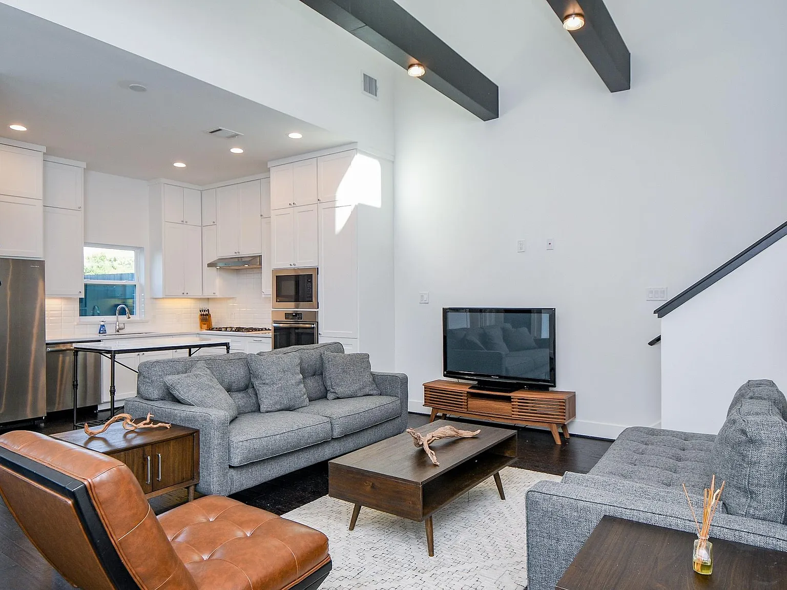 3 bed, 3.0 bath, 1828 sqft, $2,750 — Photo 4