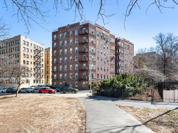 585 West 214th Street image 18 of 21