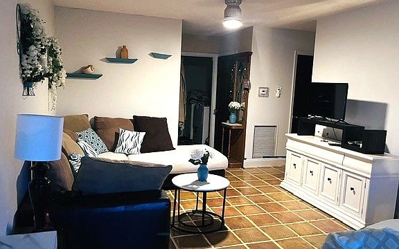 2nd image of 3624 Avenue De Gien