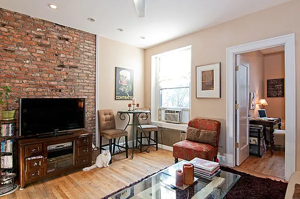 Rented by Perry Associates NYC Inc | media 11