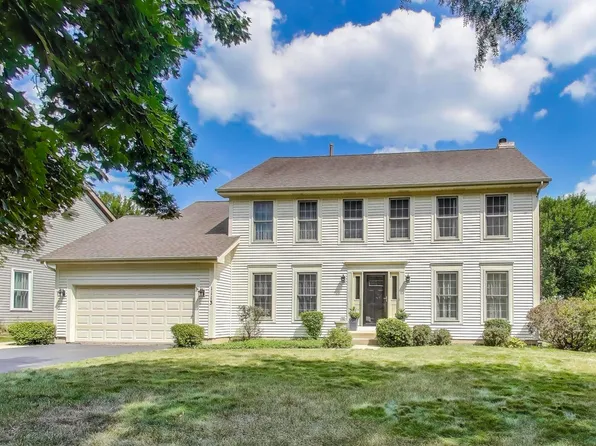 1113 Deep Woods Dr, Elgin, IL 60120