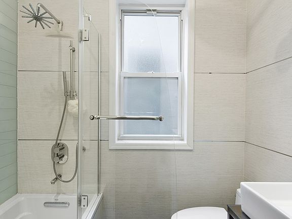 5th image of 213 W 80th St APT 5W