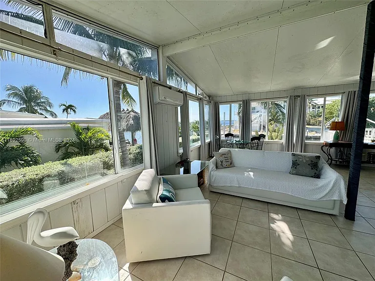 72 Ocean Dr — Photo 24