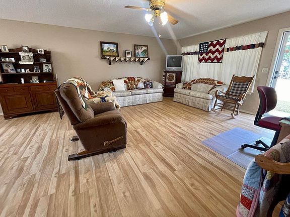 5th image of 7 Fontaine Dr