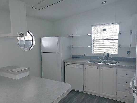 3rd image of 77 Lattice Dr