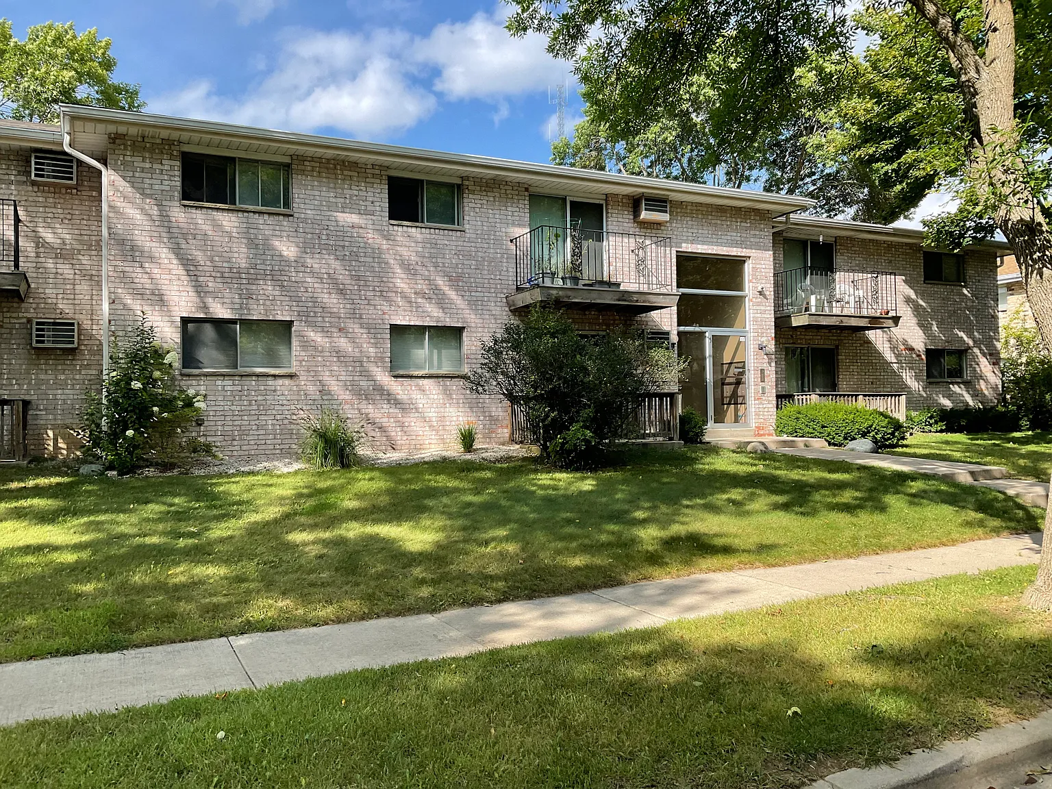 2 bed, 1000 sqft, $1,150 — Photo 2