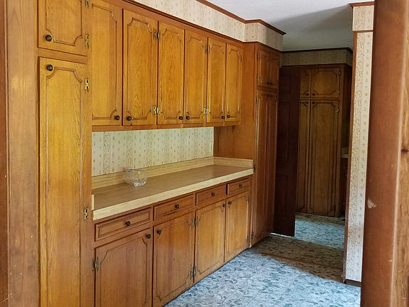 Lots of cabinets