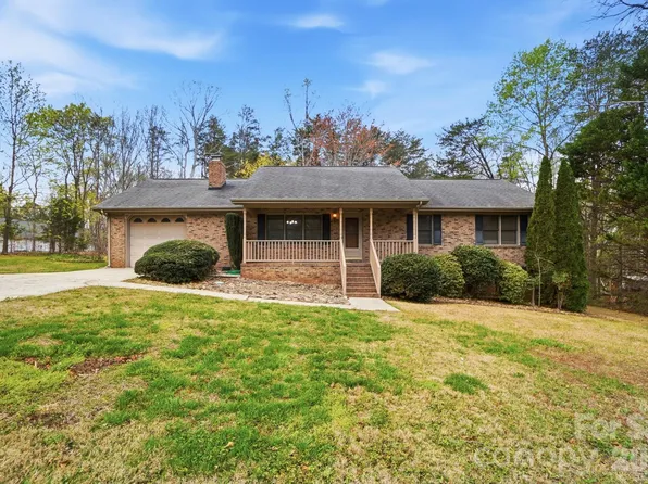 914 Spring Lake Dr, Iron Station, NC 28080