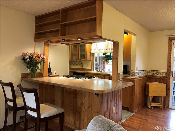 4th image of 221 Peregrine Dr SE