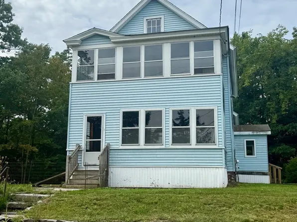 2 Gunn St, Erving, MA 01344