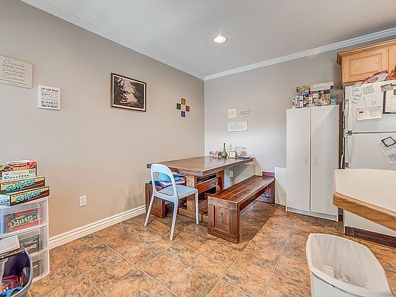 5th image of 1547 N Riverside Ave #53