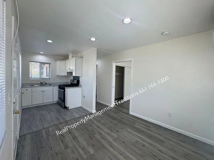 1 bed, 1.0 bath, $1,800 — Photo 2