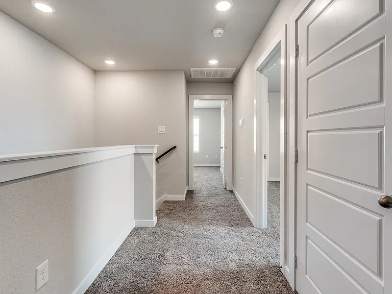 721 Ryan Xing — Photo 6