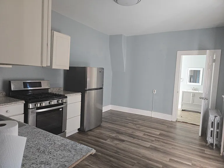 450 S George St #1R — Photo 3