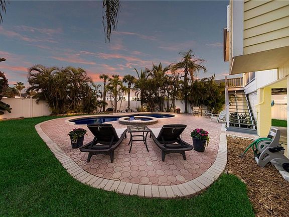 3rd image of 411 Monte Cristo Blvd
