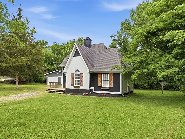 123 Vivian Dr — Photo 25