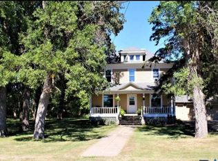 606 3rd St NE, Lake Preston, SD 57249