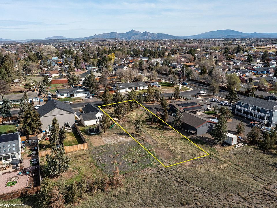 1st image of 2736 SW Glacier Ave