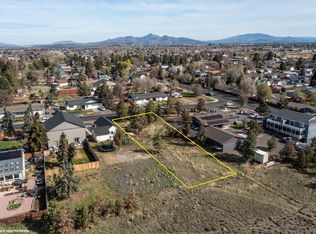 2736 SW Glacier Ave, Redmond, OR 97756