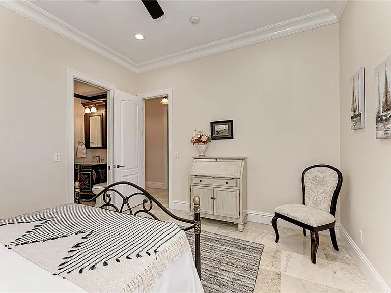 14 N Washington Dr — Photo 57