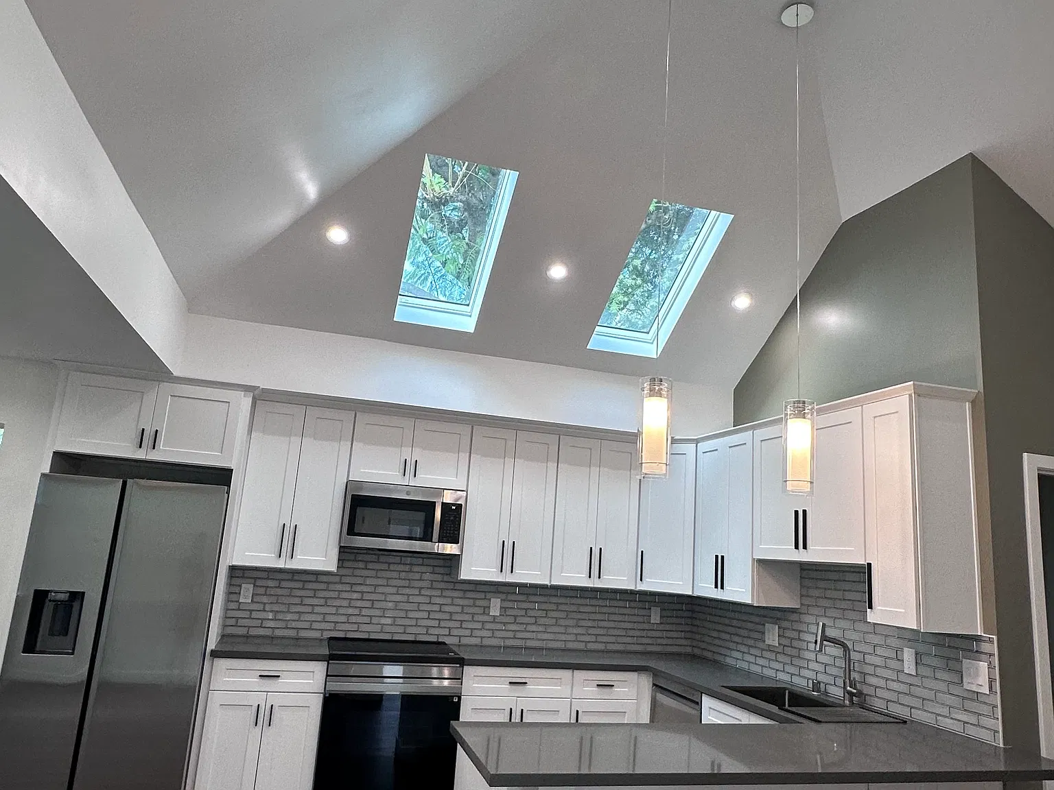 2 bed, 800 sqft, $3,600 — Photo 4