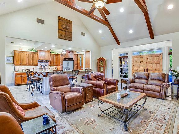 3rd image of 308 Oleander Dr