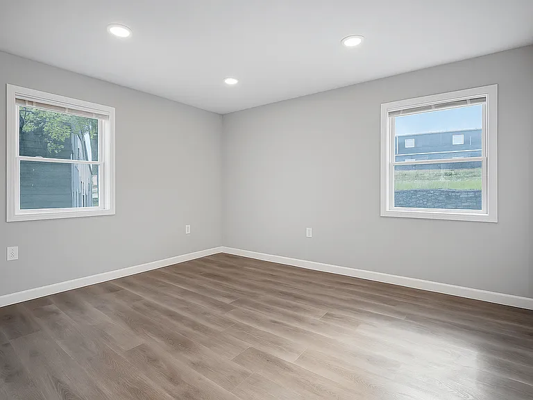 Palisades Apartments — Photo 18