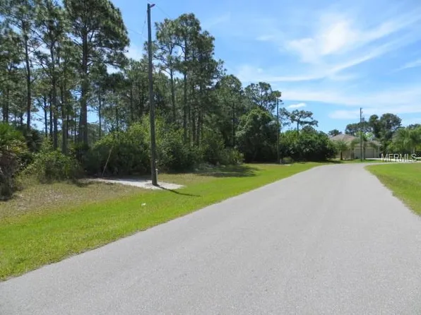 129 Hobo Rd, Rotonda West, FL 33947