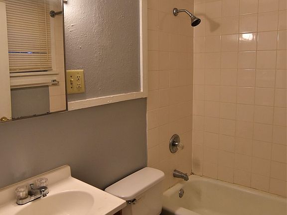 5th image of 87 Clinton Ave