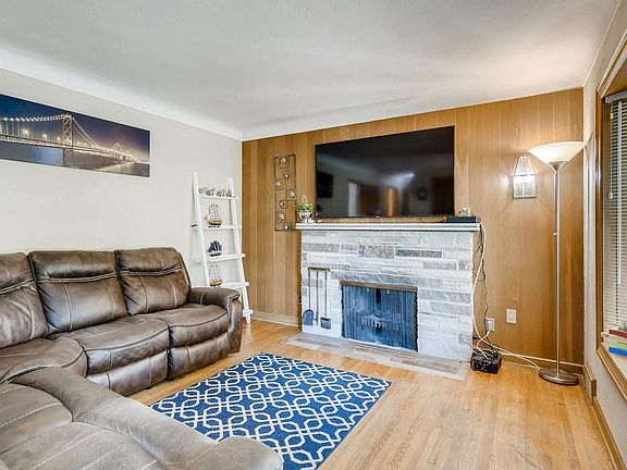 3rd image of 2061 Nebraska Ave E