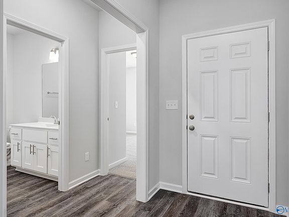 4th image of 258 Shubert Dr