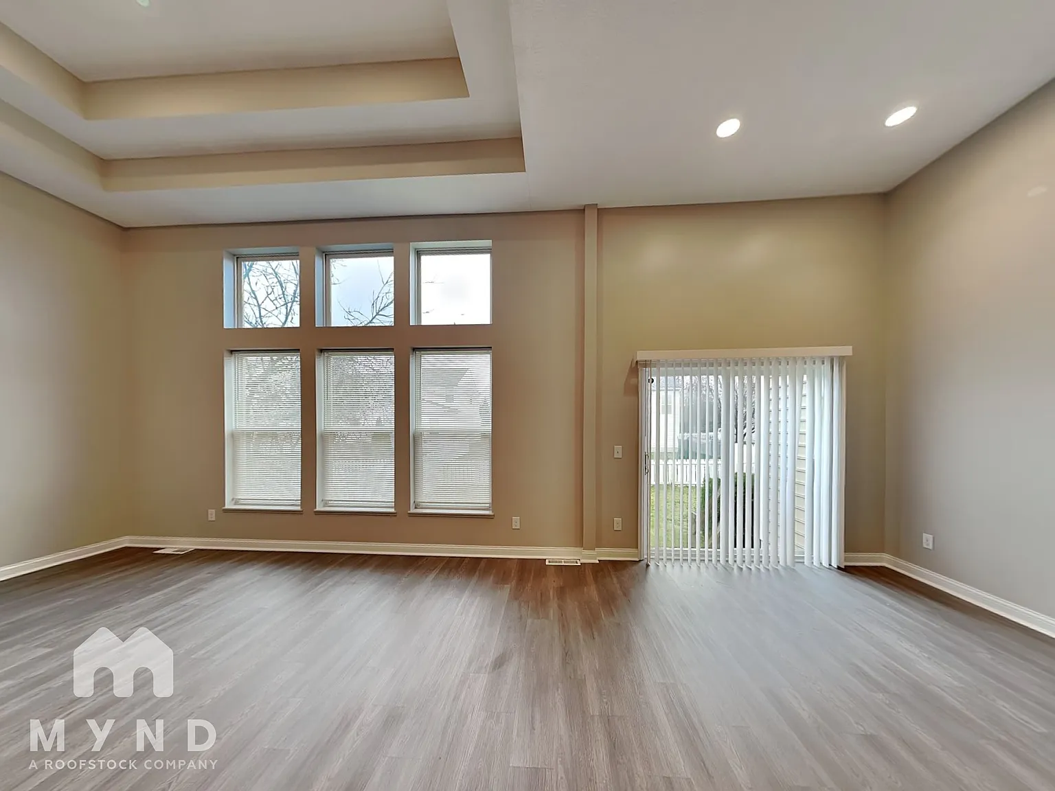 3 bed, 2.0 bath, 2573 sqft, $2,925 — Photo 3