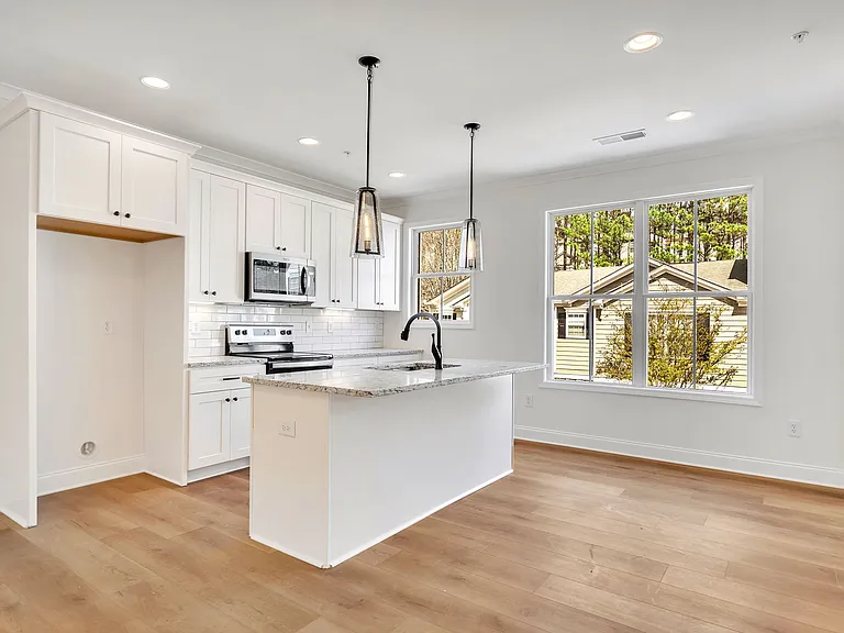 199 Riverstone Commons Cir — Photo 4