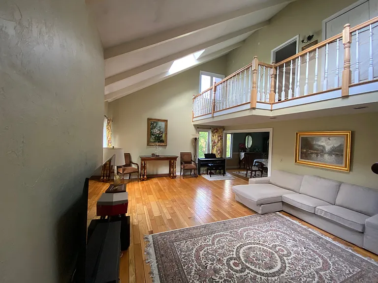 23 Hunting Ln — Photo 4