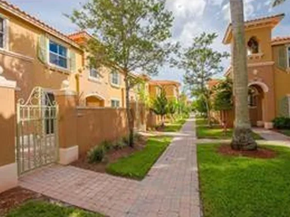 626 SW 106th Ave #1512, Hollywood, FL 33025