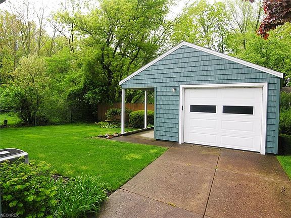 3rd image of 30219 Westlawn Dr