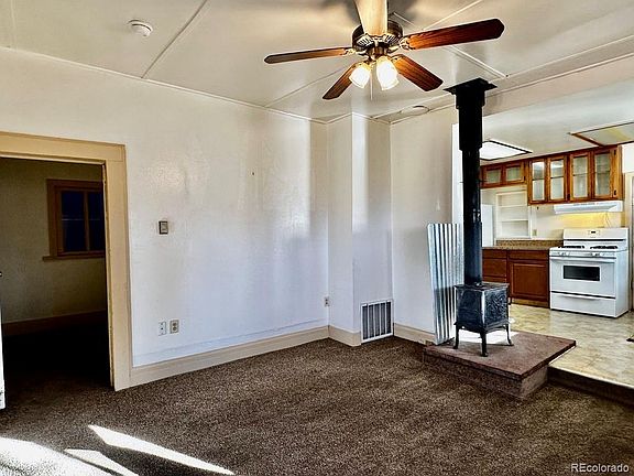 5th image of 813 E 6th Street