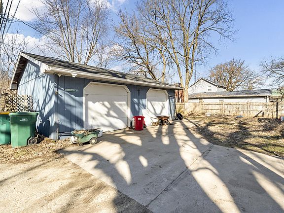 3rd image of 412 N Joliet St
