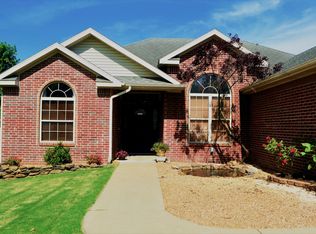 208 Blake Dr, Centerton, AR 72719