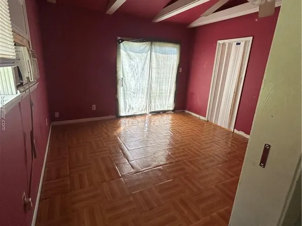 1204 E Wm J Bryan Pkwy, Bryan, TX 77803