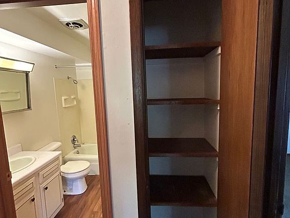 2nd image of 153225 Shoreland Ln #7
