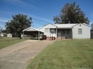 307 Broadway Ave, Eufaula, OK 74432