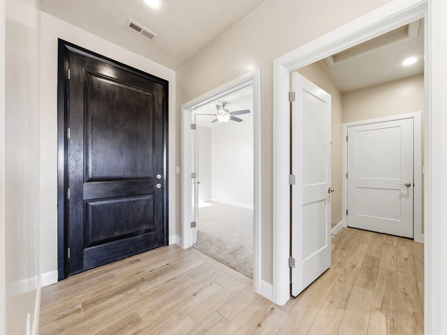 3 bed, 1705 sqft, $2,200 — Photo 2